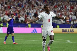 记者：考虑到拉什福德预计留队，曼联更可能引进左后卫而非左边锋