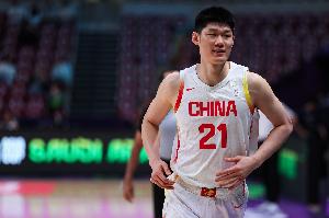 优势明显！中国男篮全队抢下35个篮板&胡金秋7板 对手仅18个篮板
