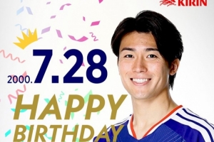 又帅又能踢！日本队官推晒出海报，向中村敬斗送上26岁生日祝福
